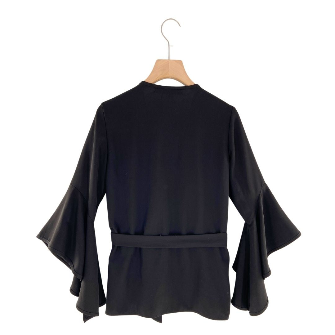 Blusa con vuelo en mangas