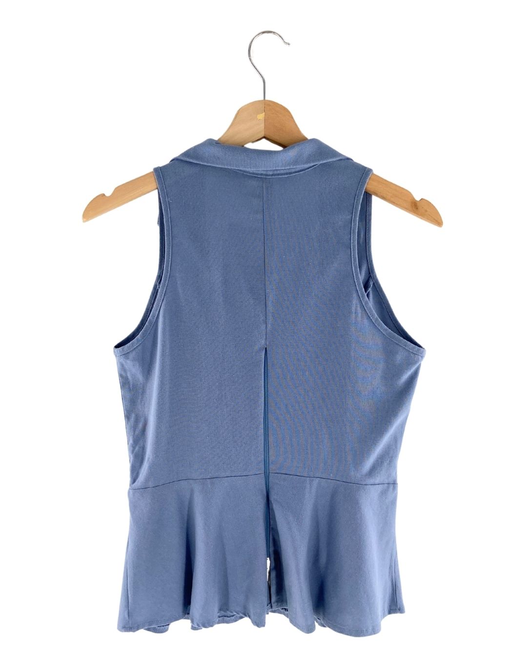 Blusa sleeveless con boton